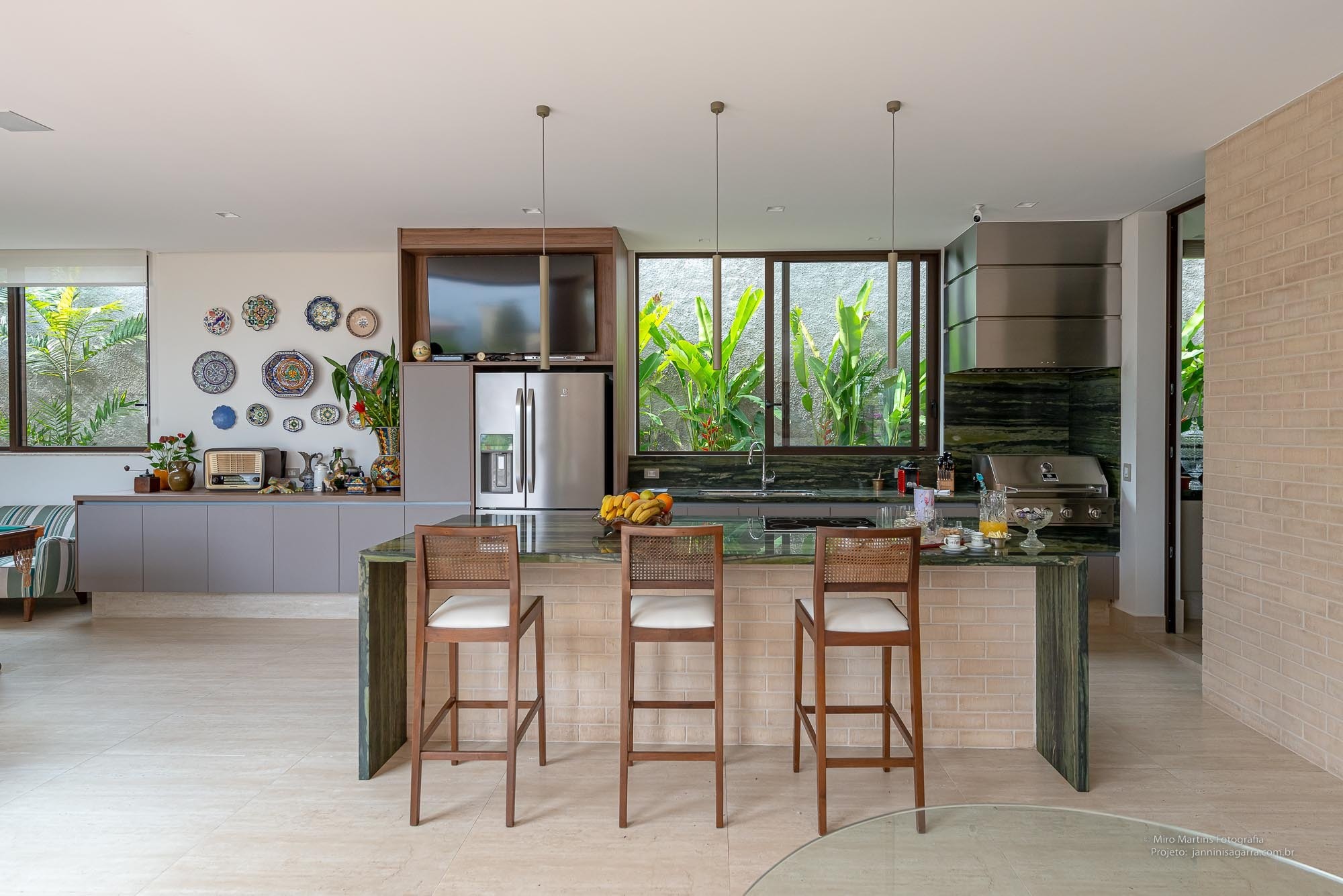 Residência SCH — Cozinha gourmet com ilha