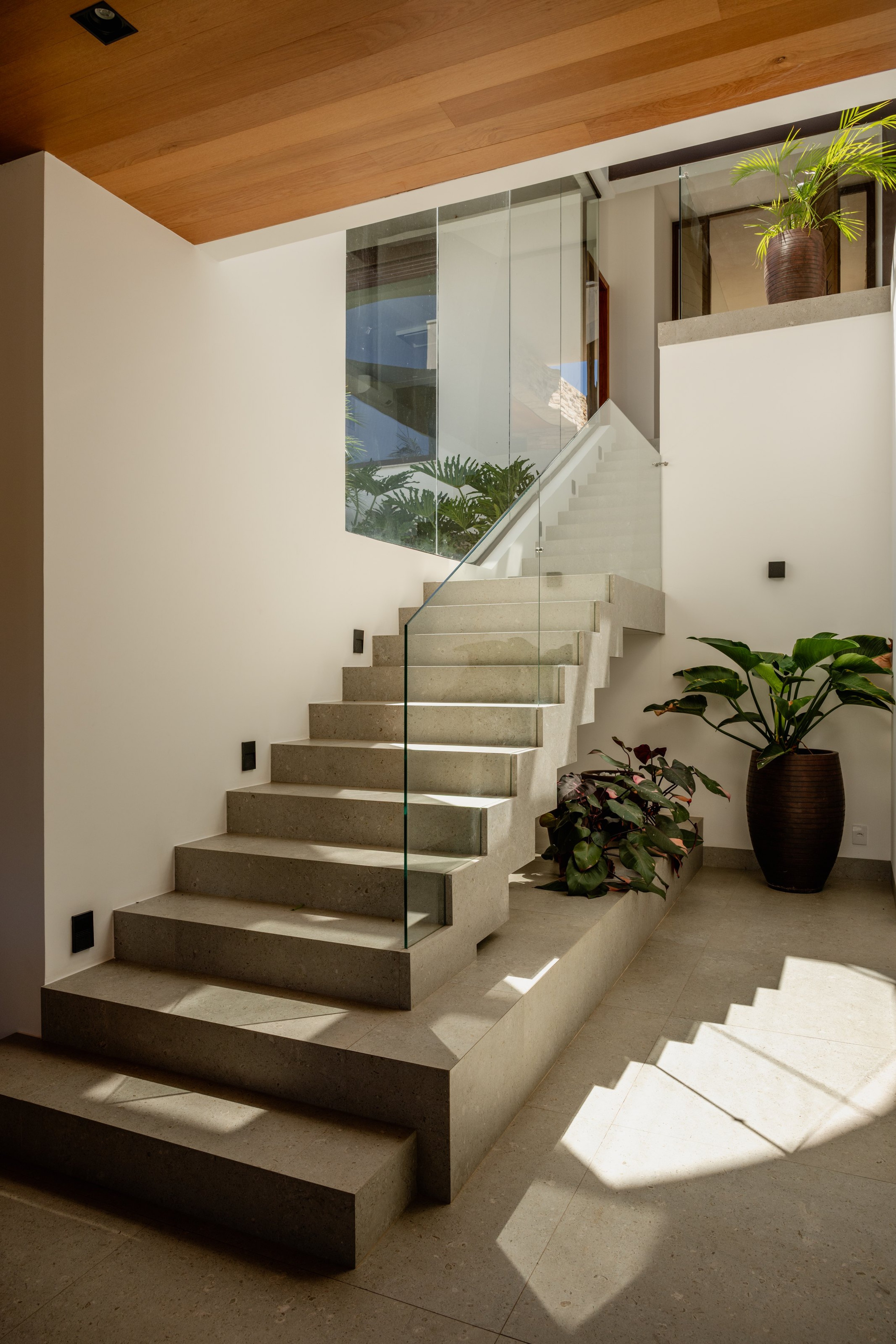 Residência DEV — Escada flutuante