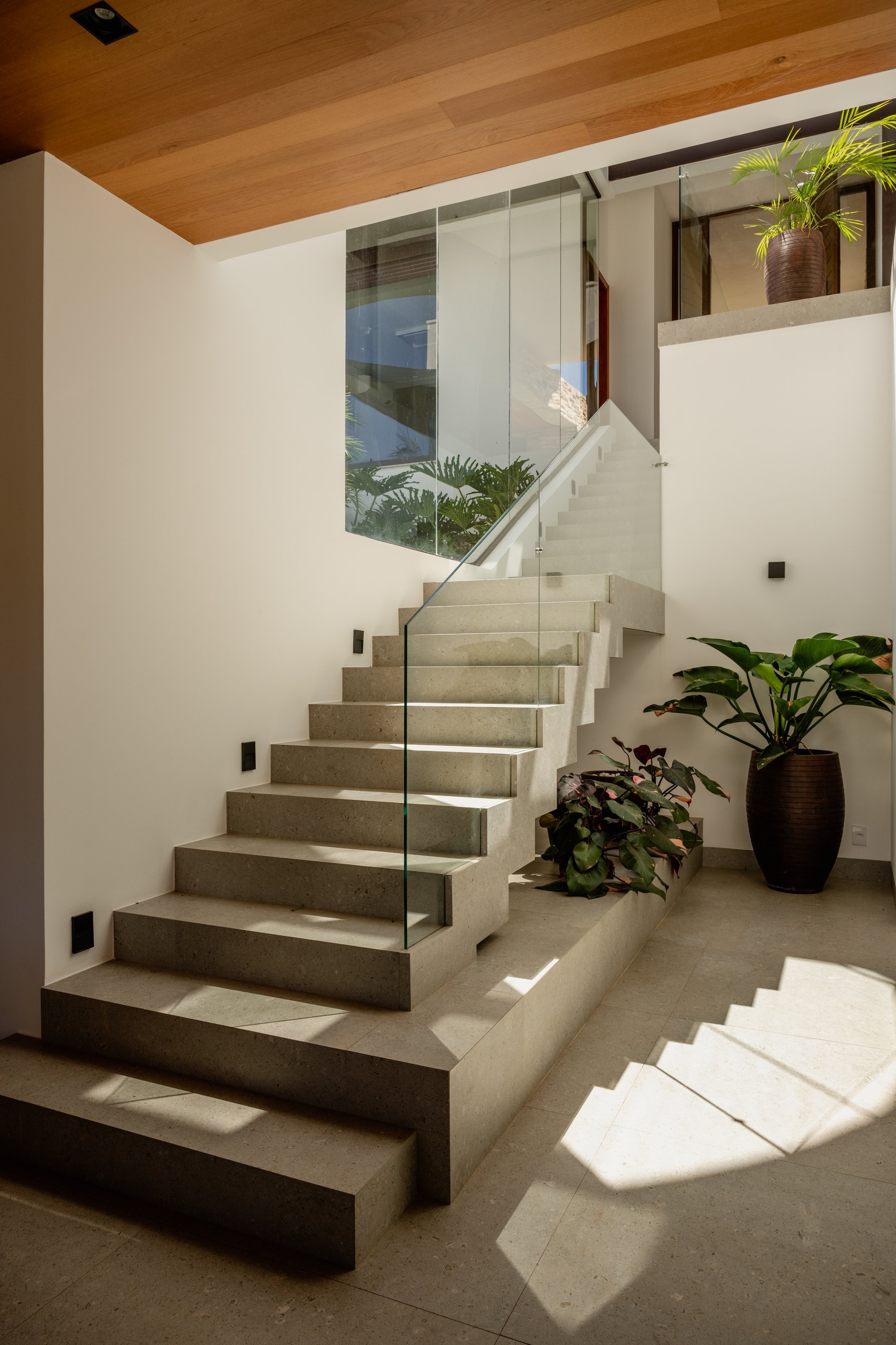 Residência DEV — Escada flutuante