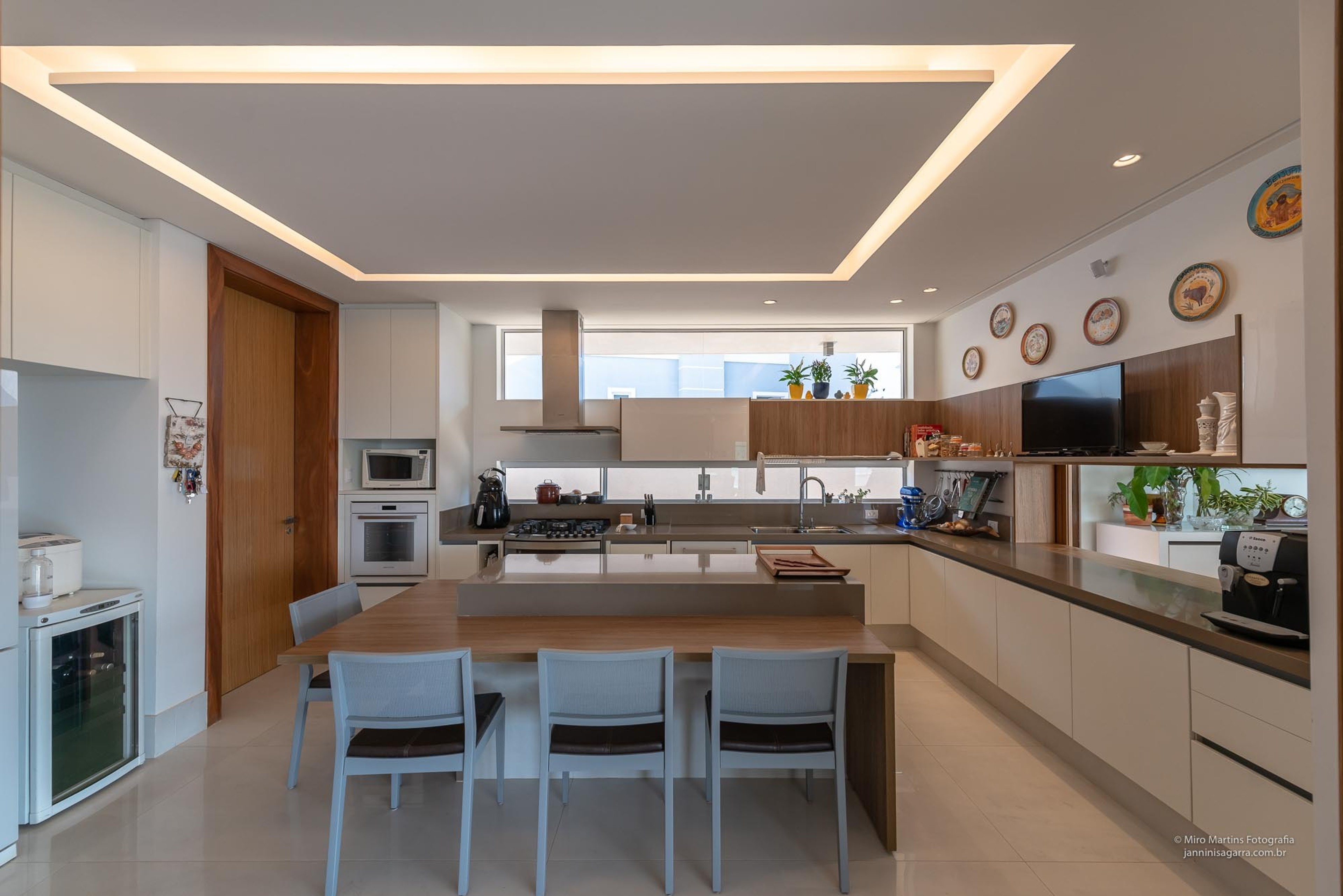 Residência VAL — Cozinha planejada com ilha