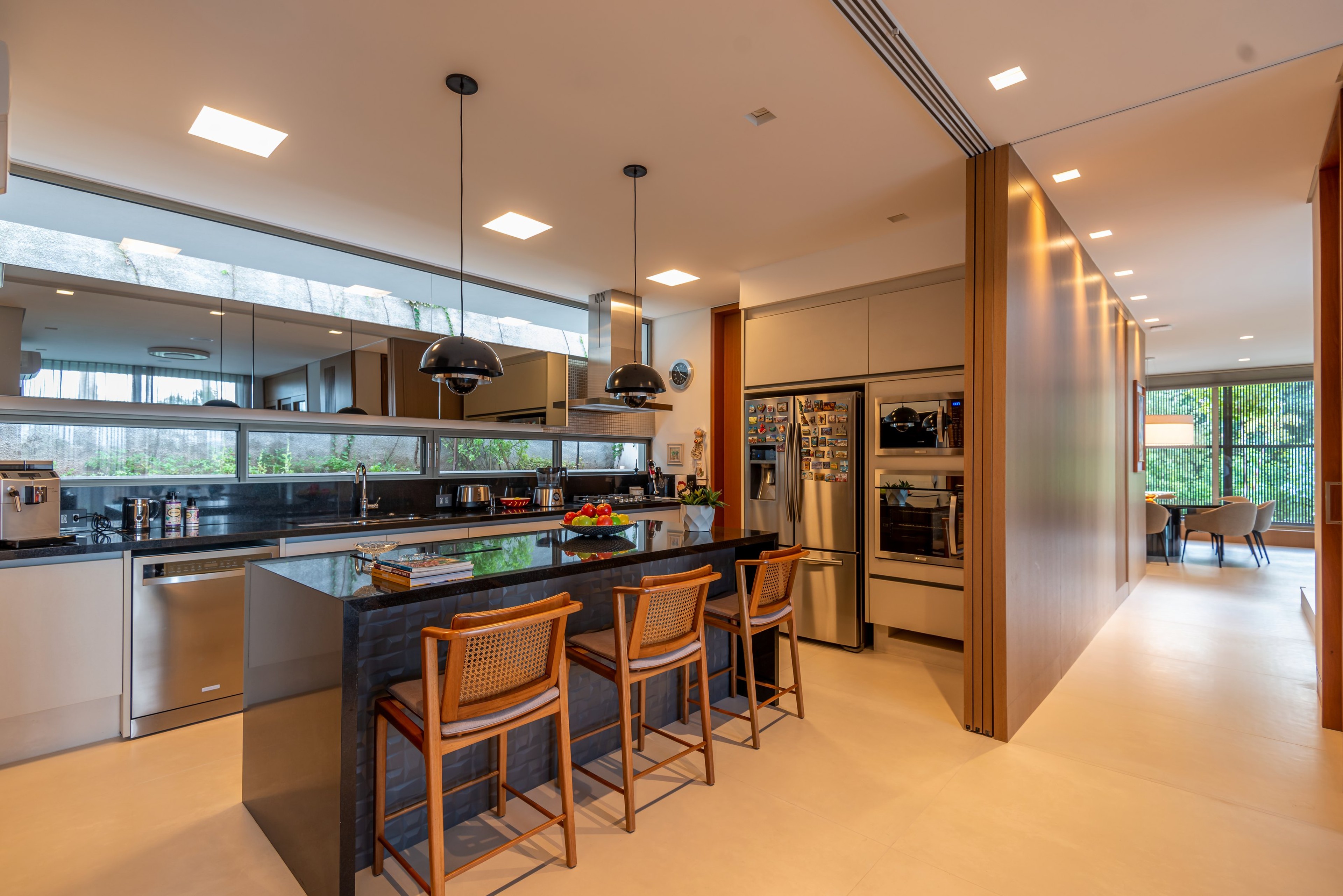 Residência GAM — Cozinha com ilha e bancada