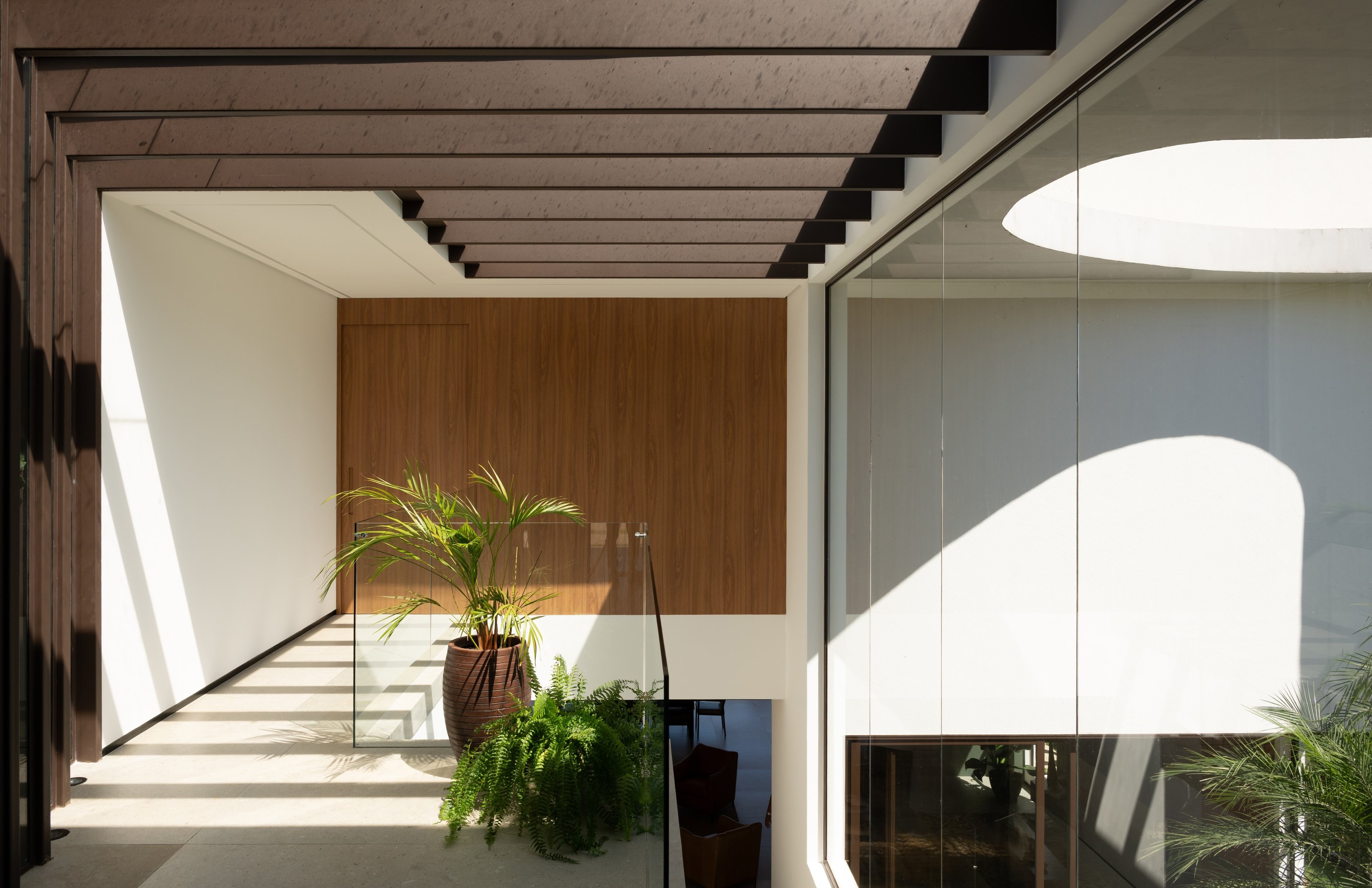 Residência DEV — Patio com pergolado