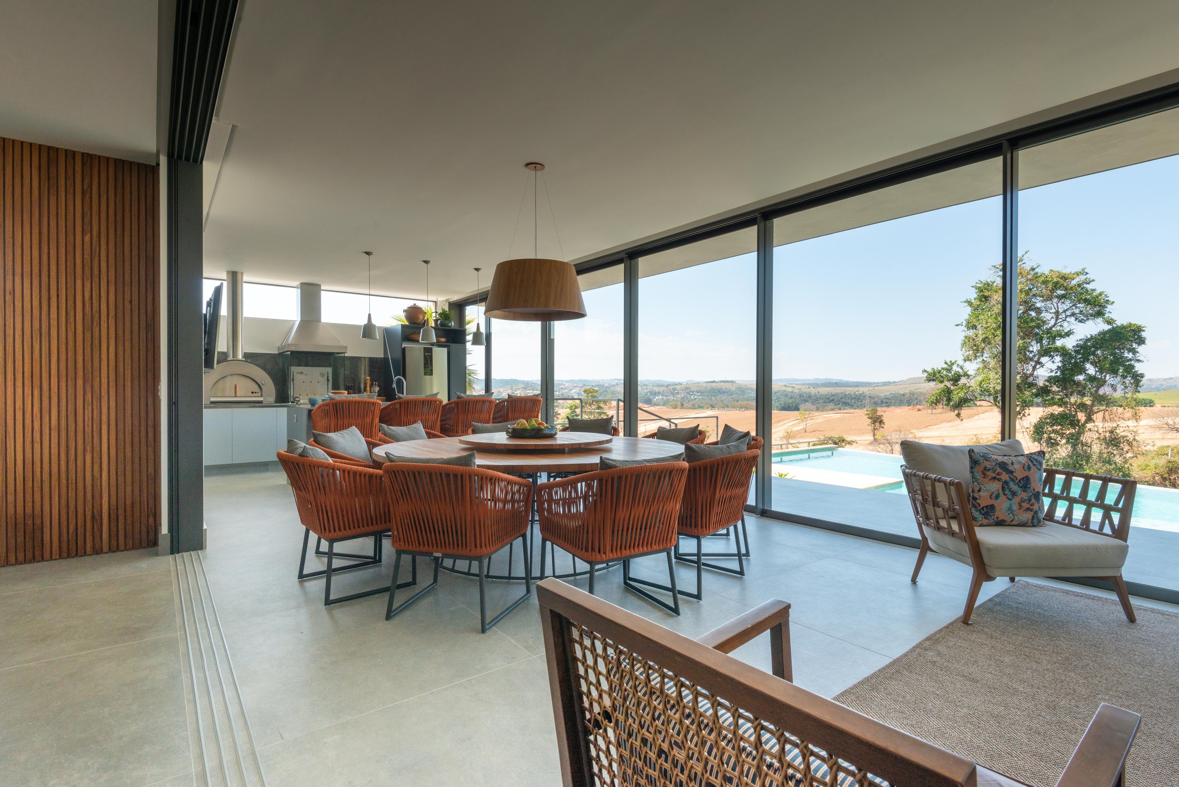Residência COV — Varanda gourmet com sala de jantar
