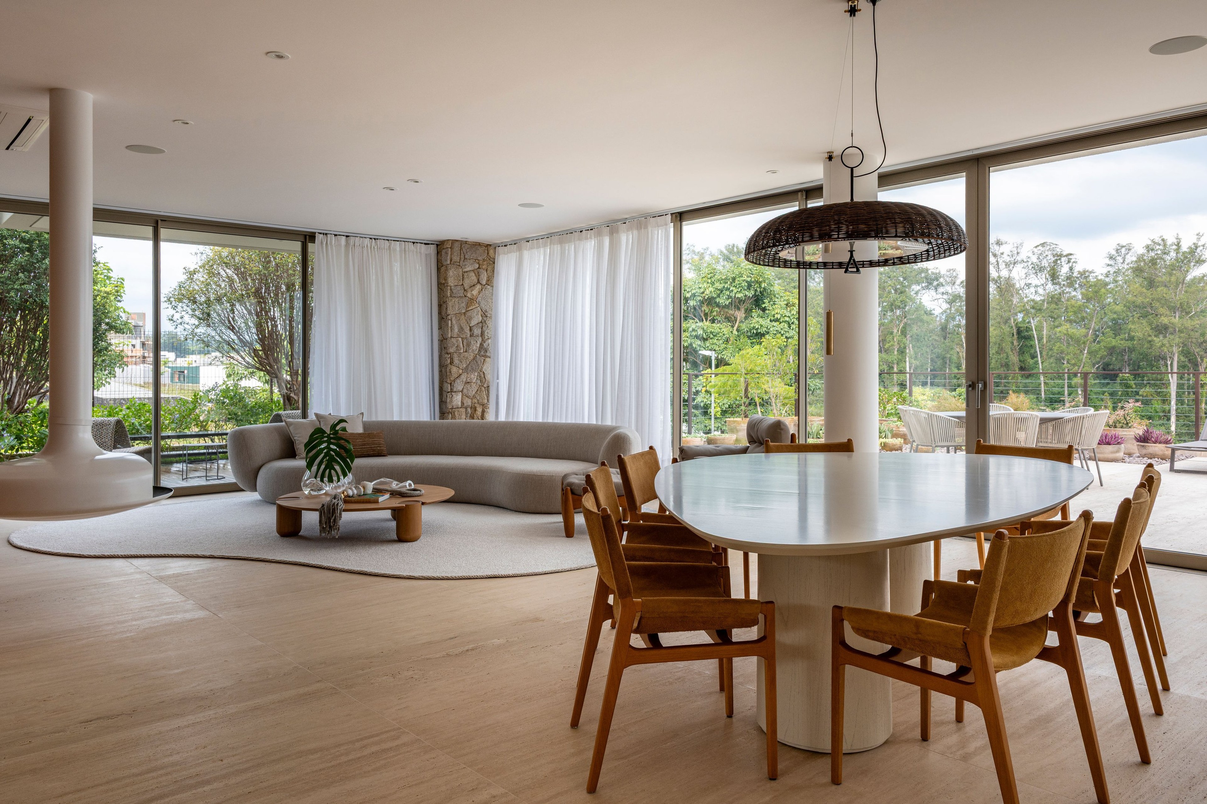 Residência MOR — Sala de jantar e estar integradas