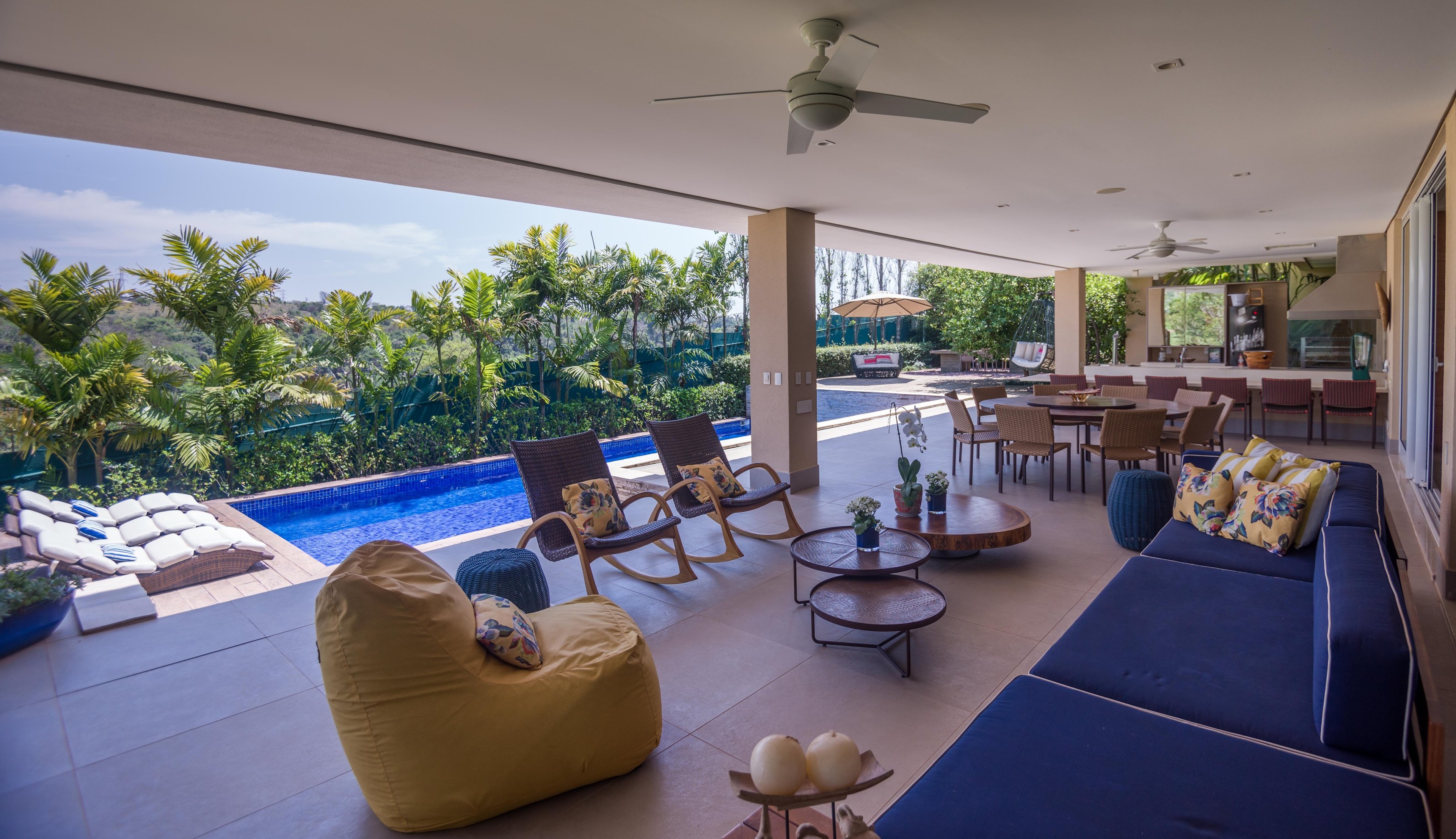 Residência SAS — Varanda com vista para piscina