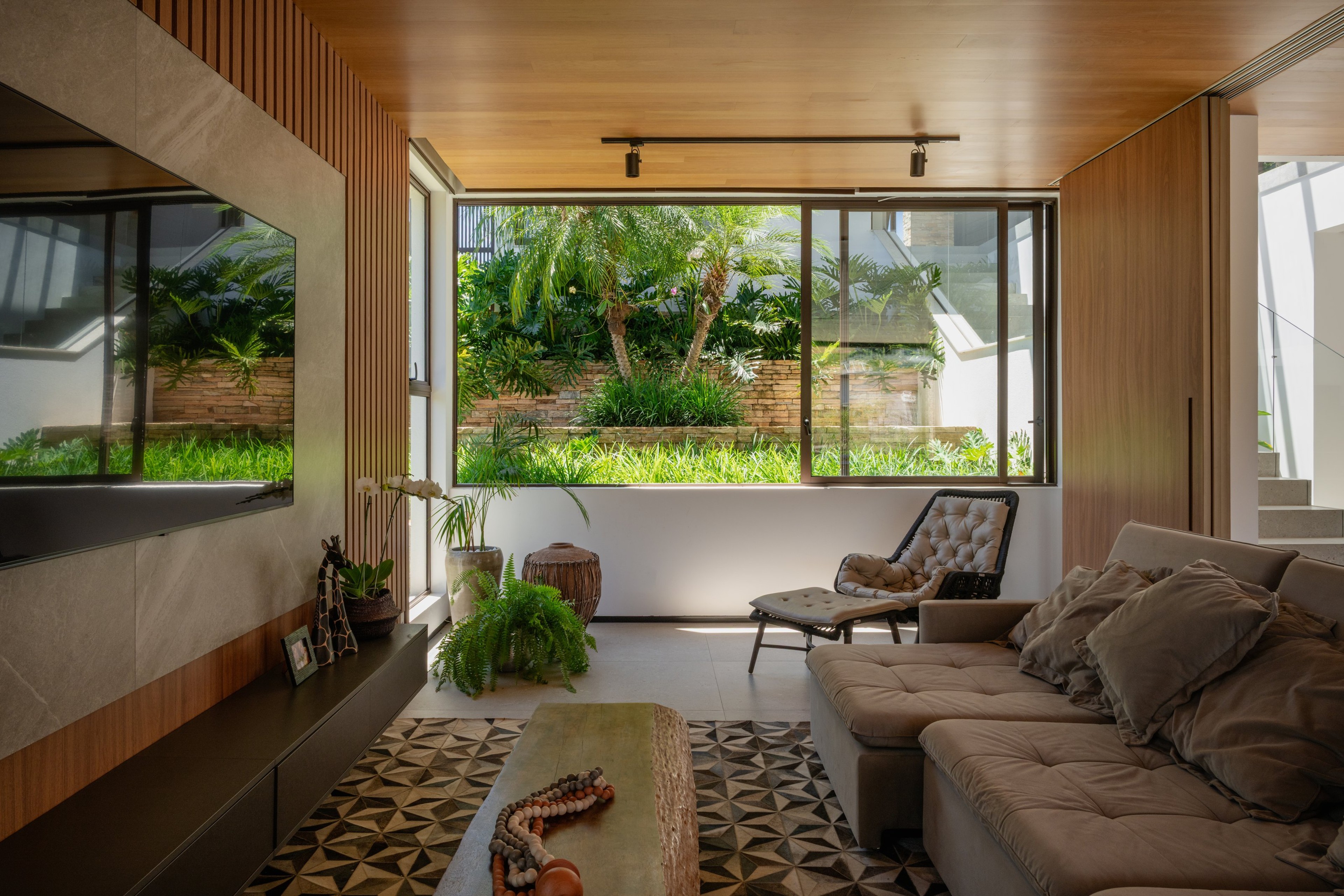Residência DEV — Quarto com vista para o jardim