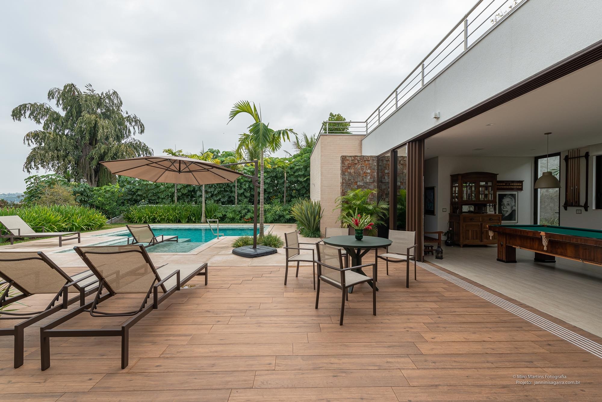 Residência SCH — Deck da piscina e varanda