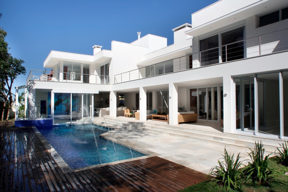 Residência APM — Piscina e área de lazer