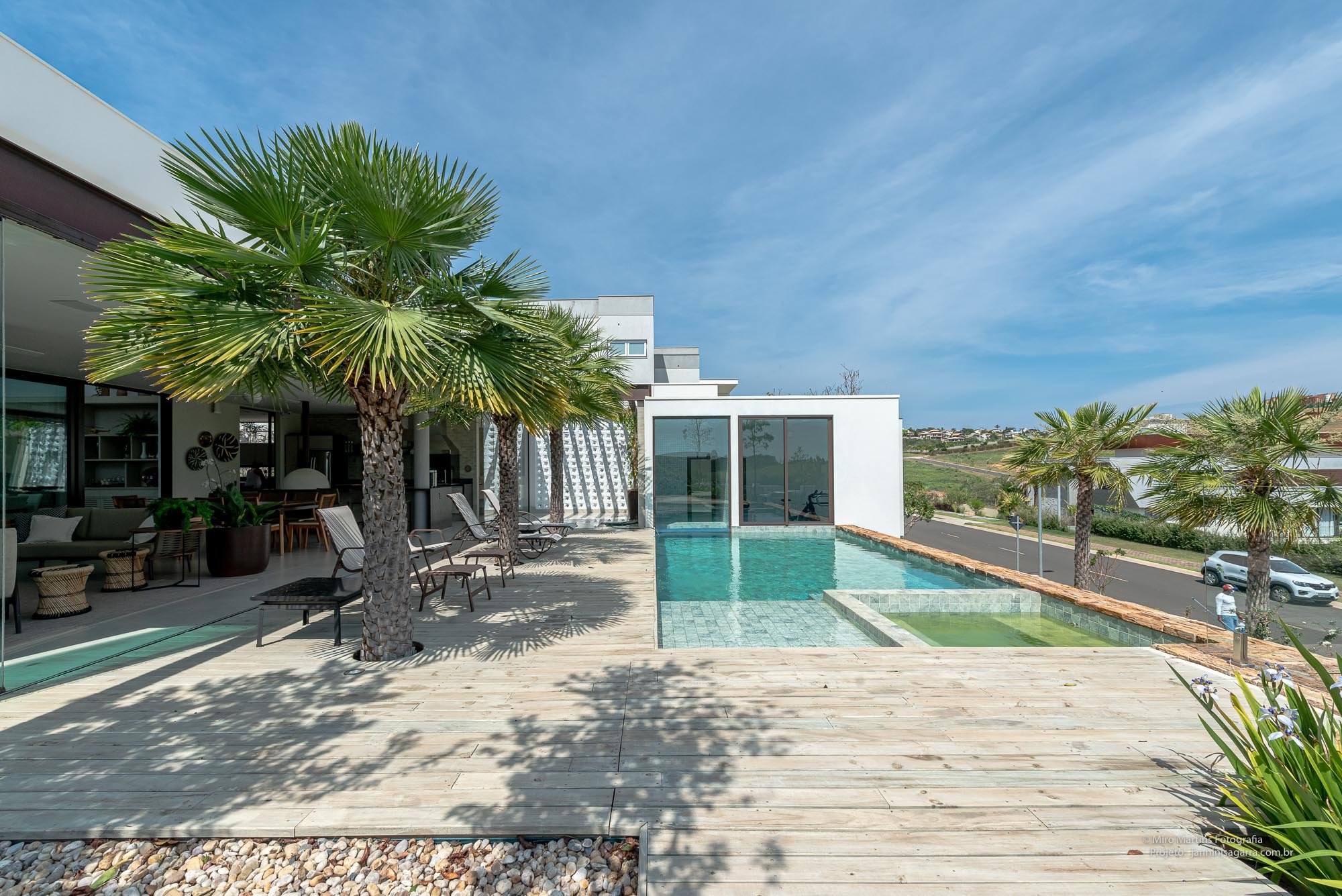 Residência ZOG — Vista panorâmica da piscina