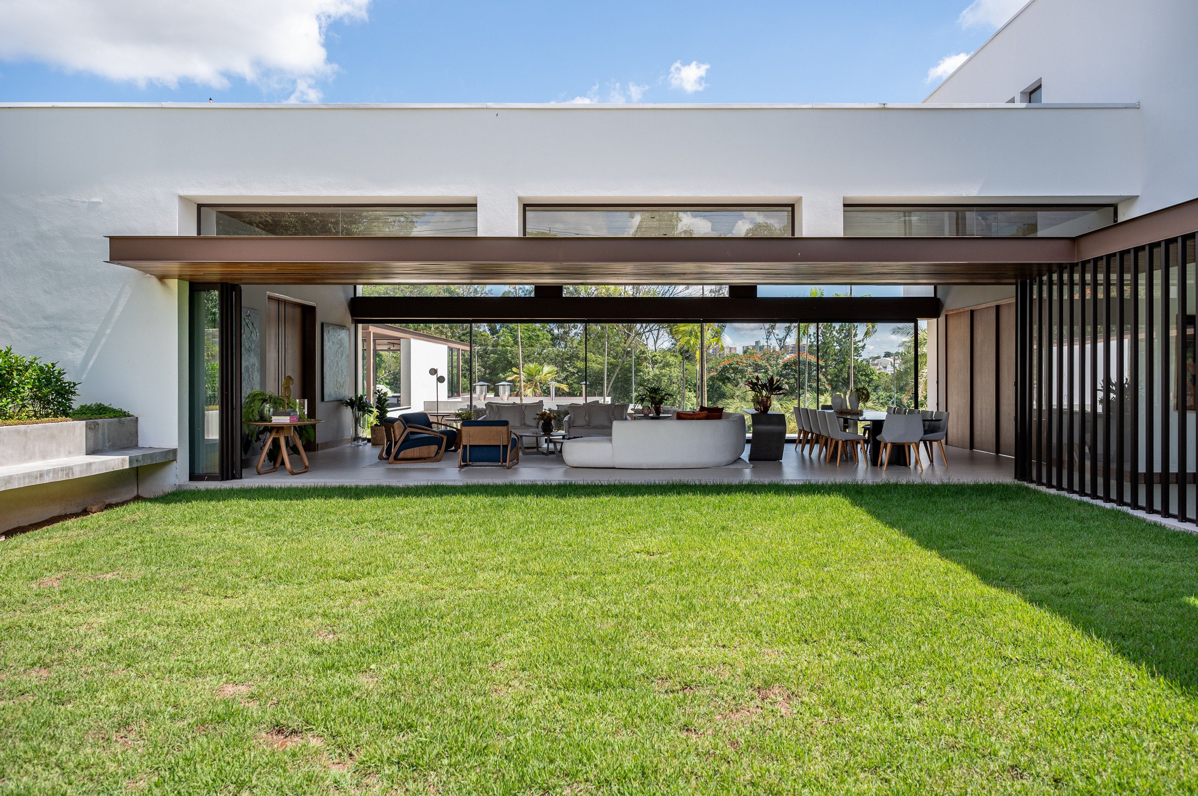 Residência SCA — Patio com jardim