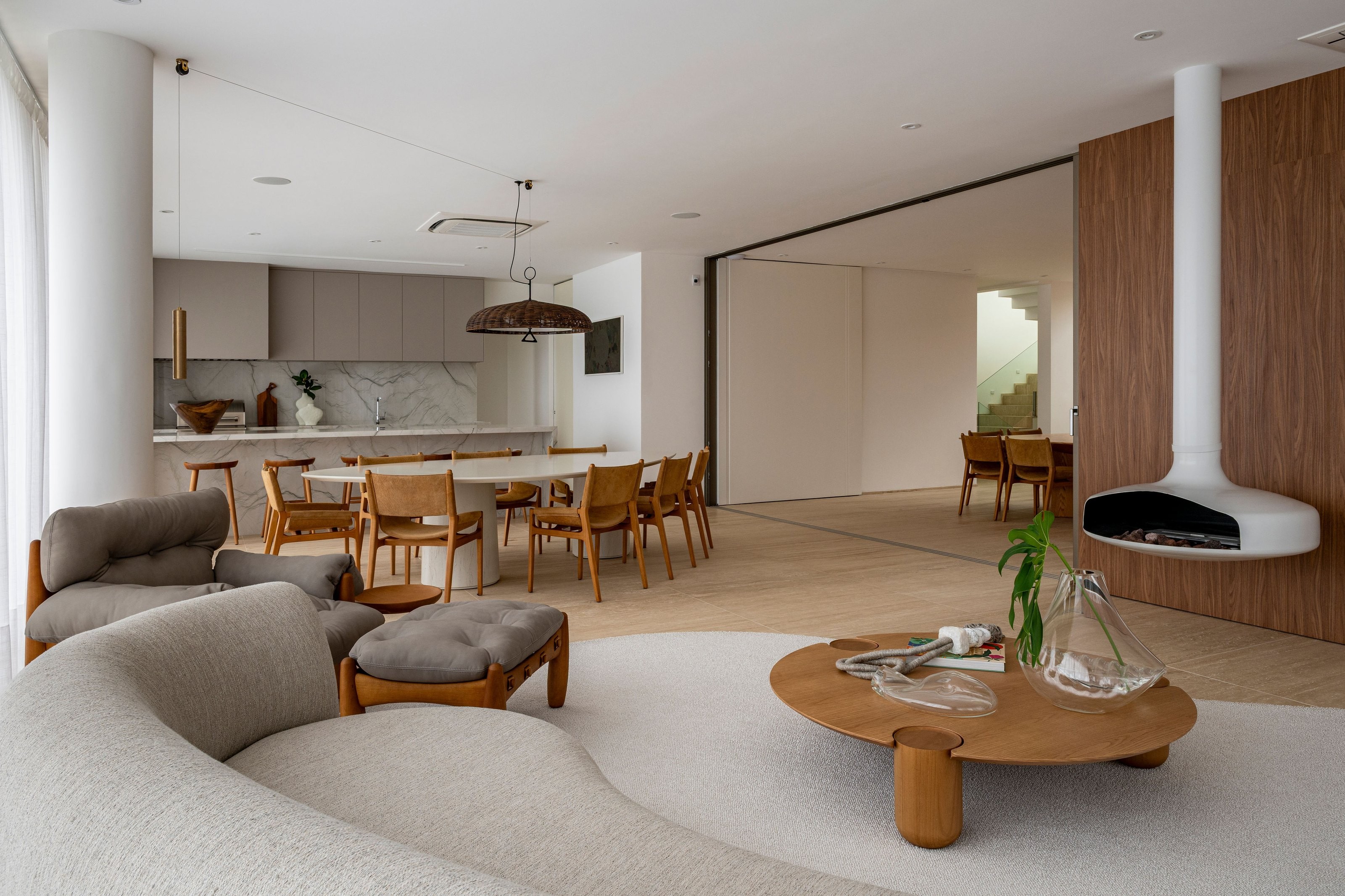 Residência MOR — Sala de estar integrada a cozinha