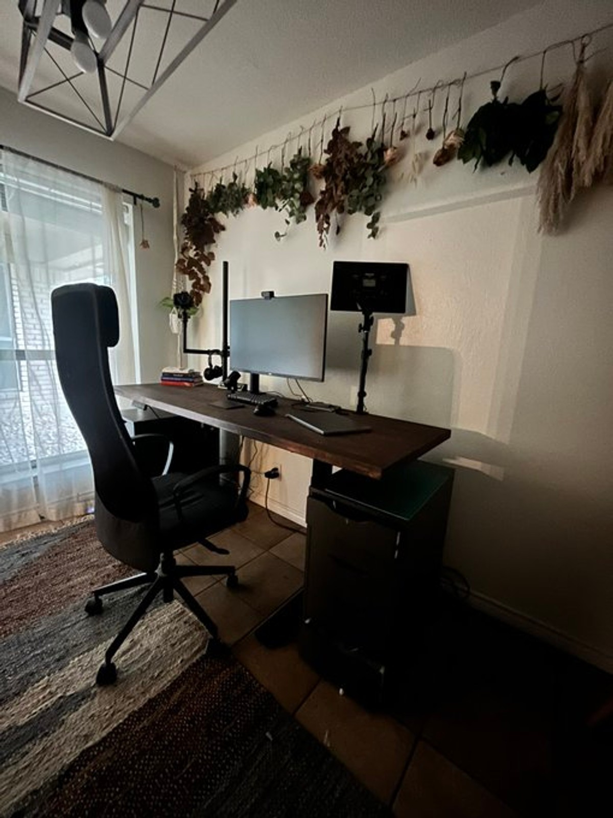 Kenneth Cassel's workspace — photo 4