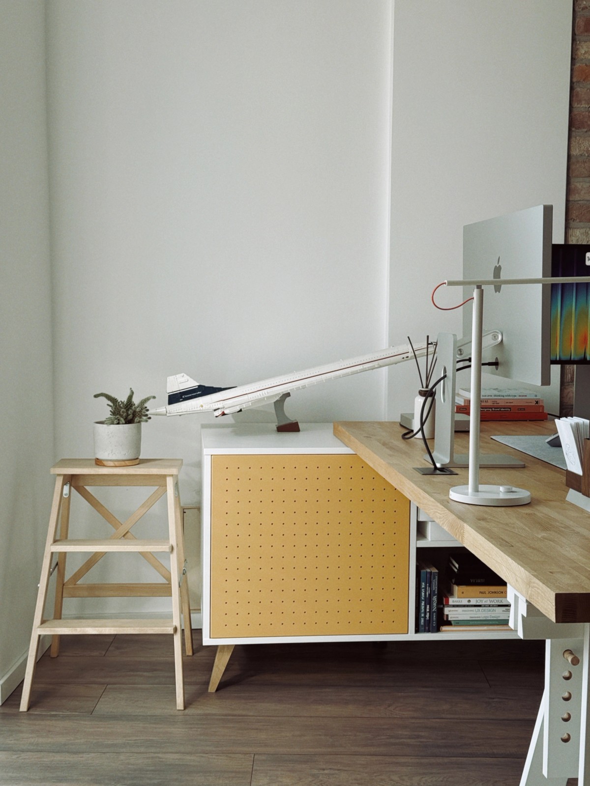 Darius Dan's workspace — photo 4