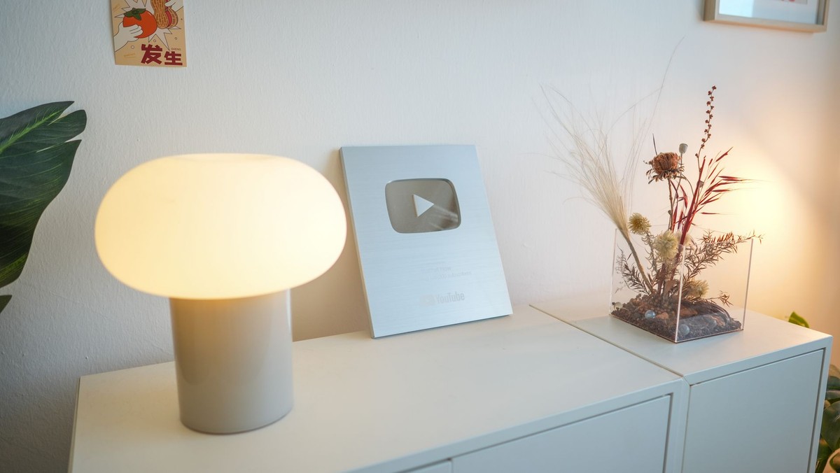 Rachel How's workspace — photo 8