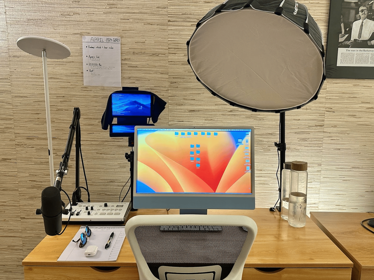 Neville Medhora's workspace — photo 3