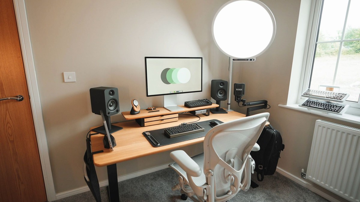 Jorge Powell's workspace — photo 2