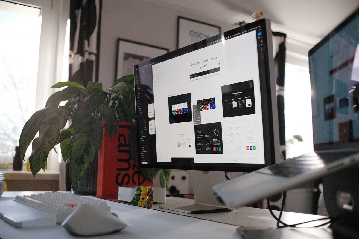 Alex Szczurek's workspace — photo 3