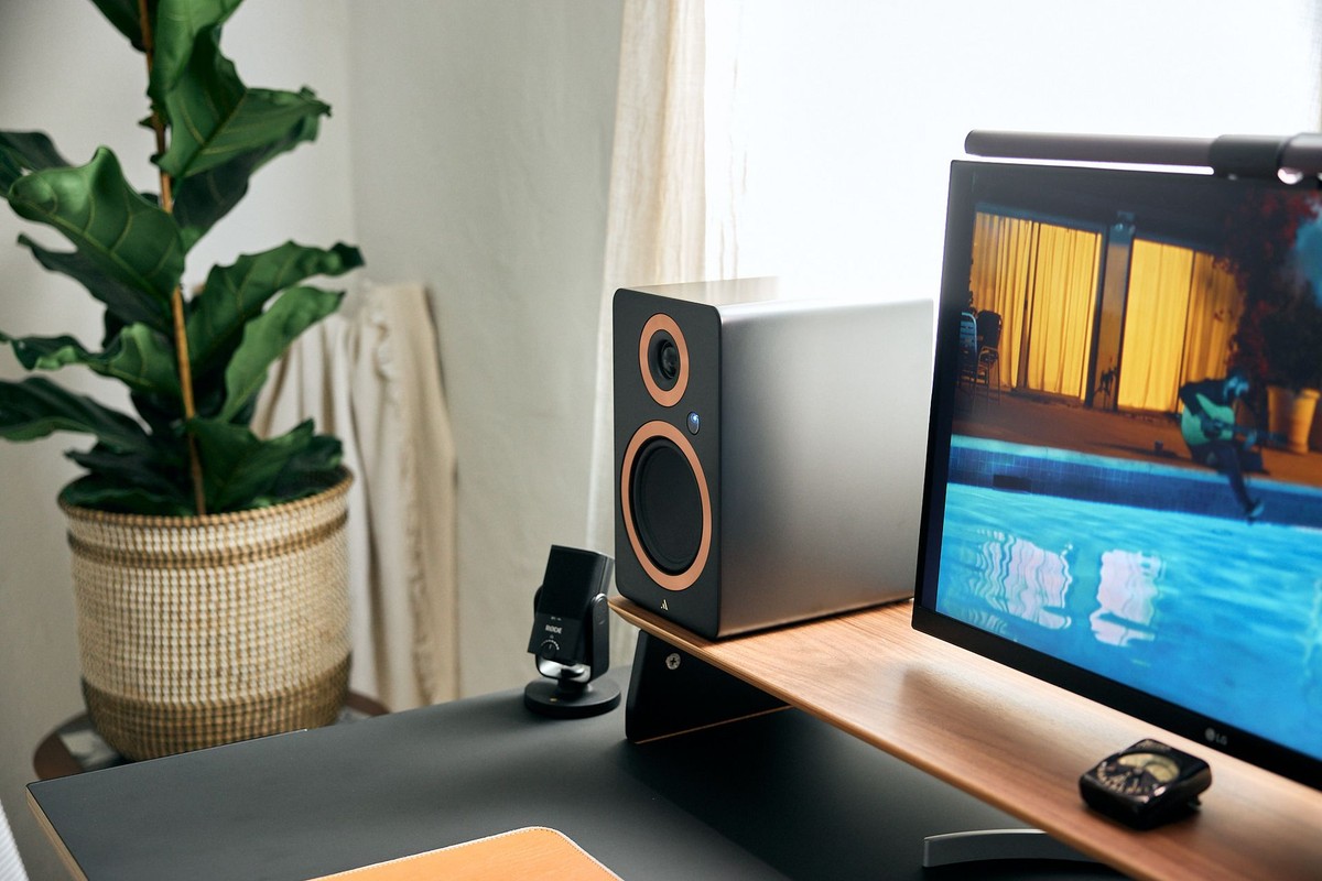 Mateus Almeida's workspace — photo 2