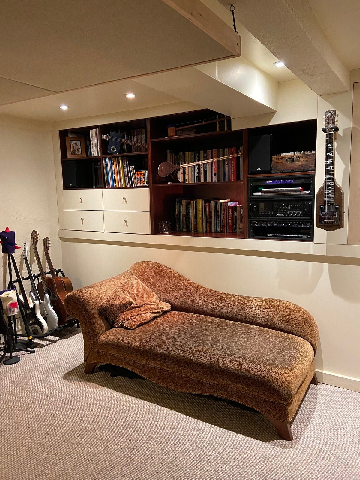 Travis Andrews's workspace — photo 4