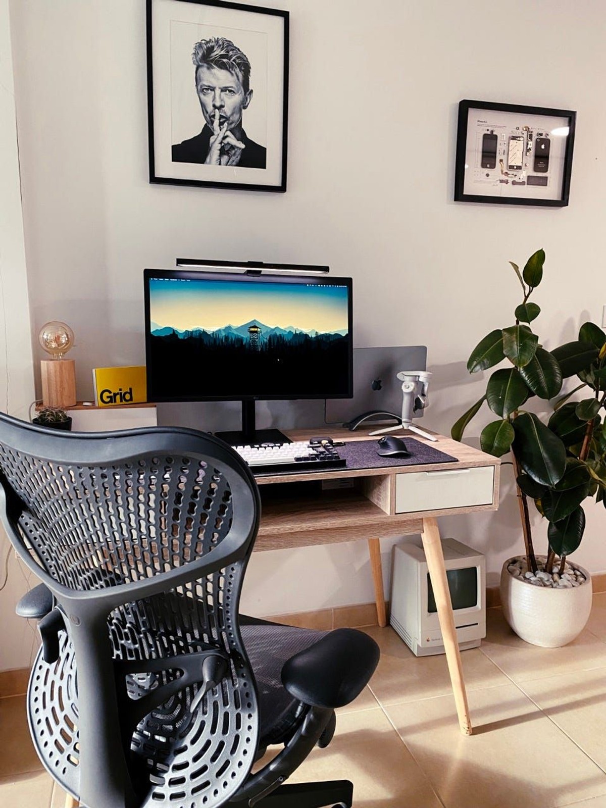 Sam Checa's workspace — photo 2