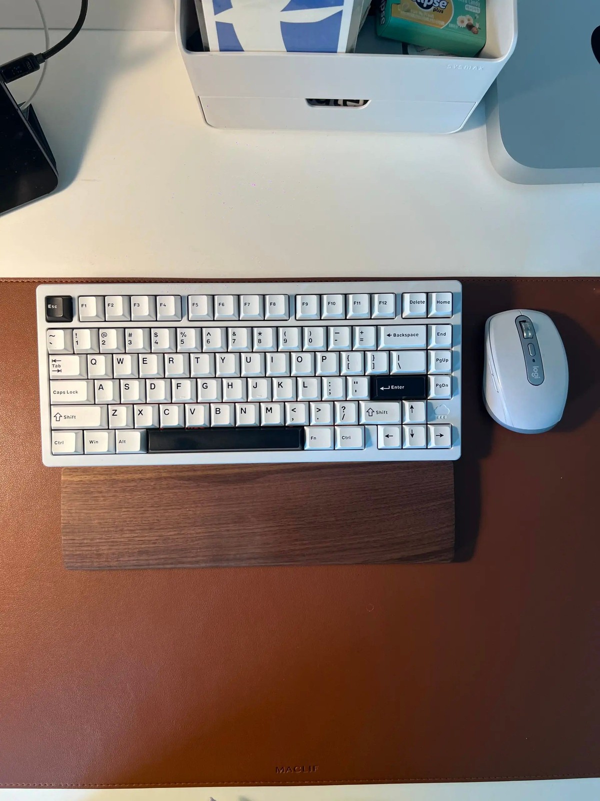 Arthur Kim's workspace — photo 2