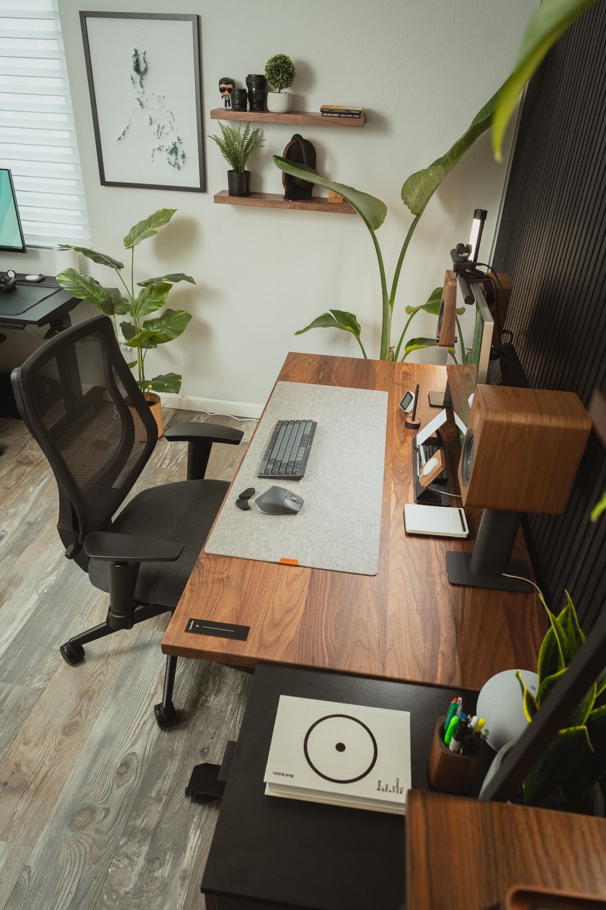 Jon Imperial's workspace — photo 4