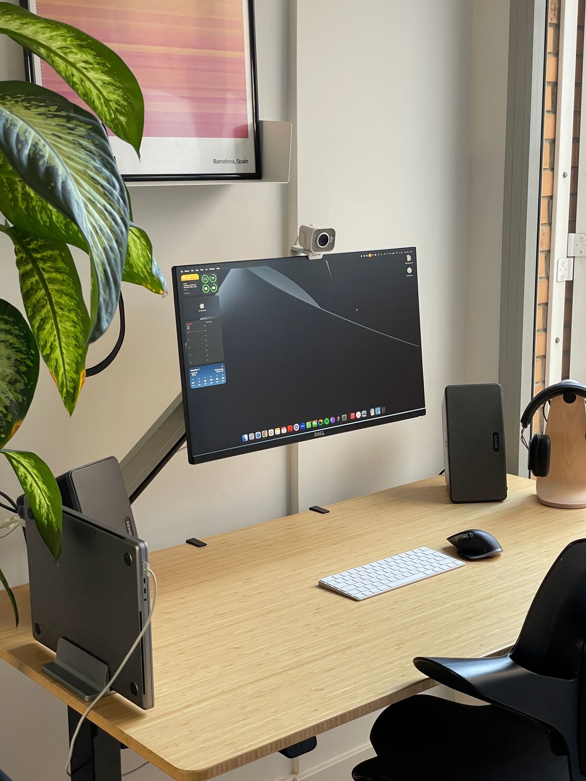 Alvar Sans's workspace — photo 2