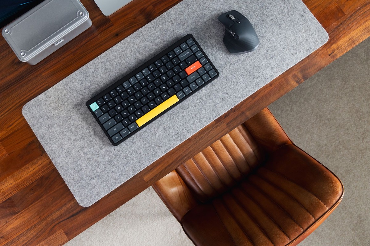Tom Eversley's workspace — photo 5