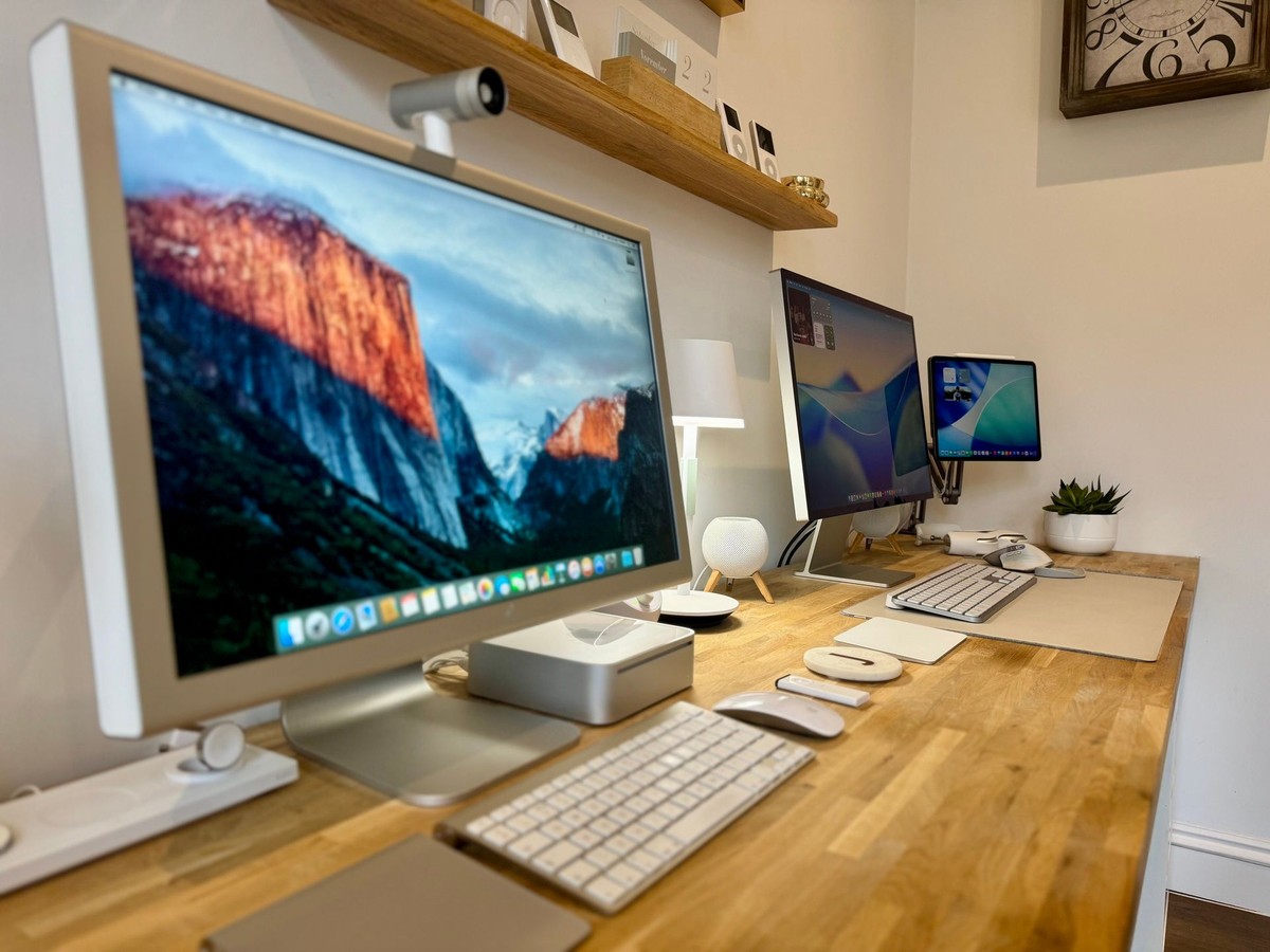James May's workspace — photo 2