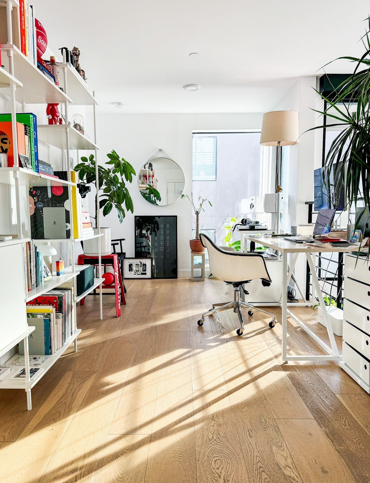 Dinesh Dave's workspace — photo 2