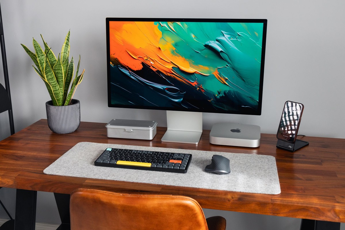 Tom Eversley's workspace — photo 2