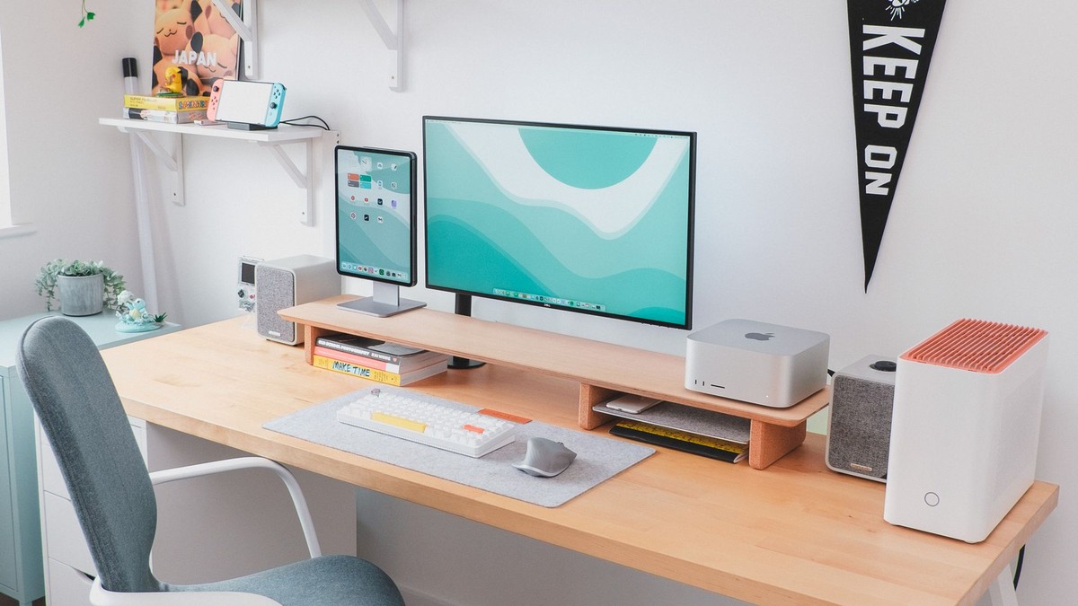 Tom Hitchins's workspace — photo 3