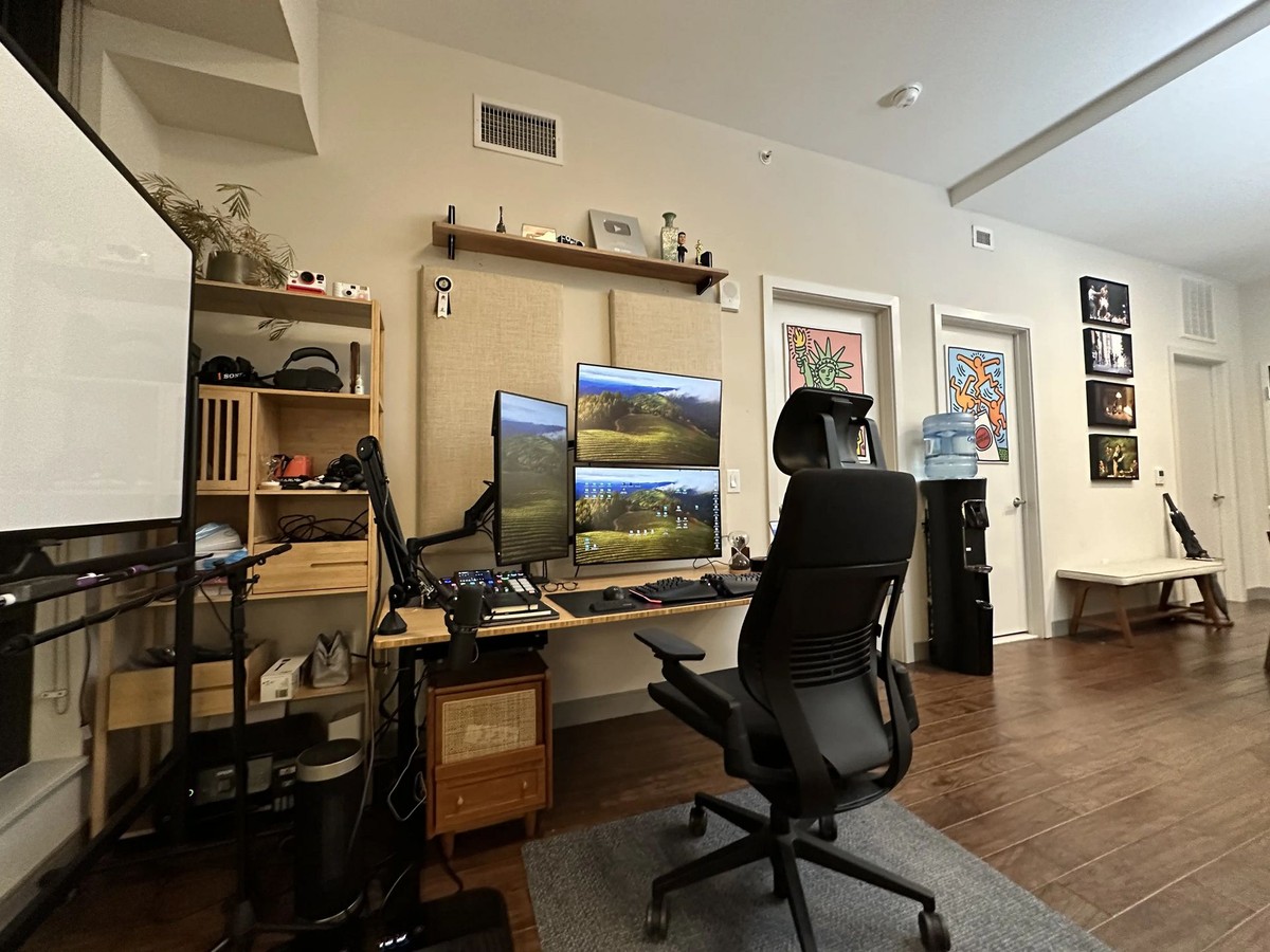Ben Chon's workspace — photo 3