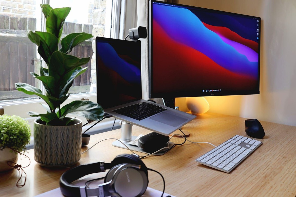 Dan Hollick's workspace — photo 3