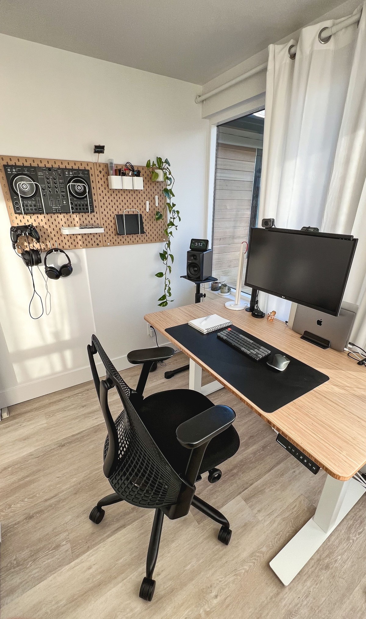 Gaurang Alat's workspace — photo 5