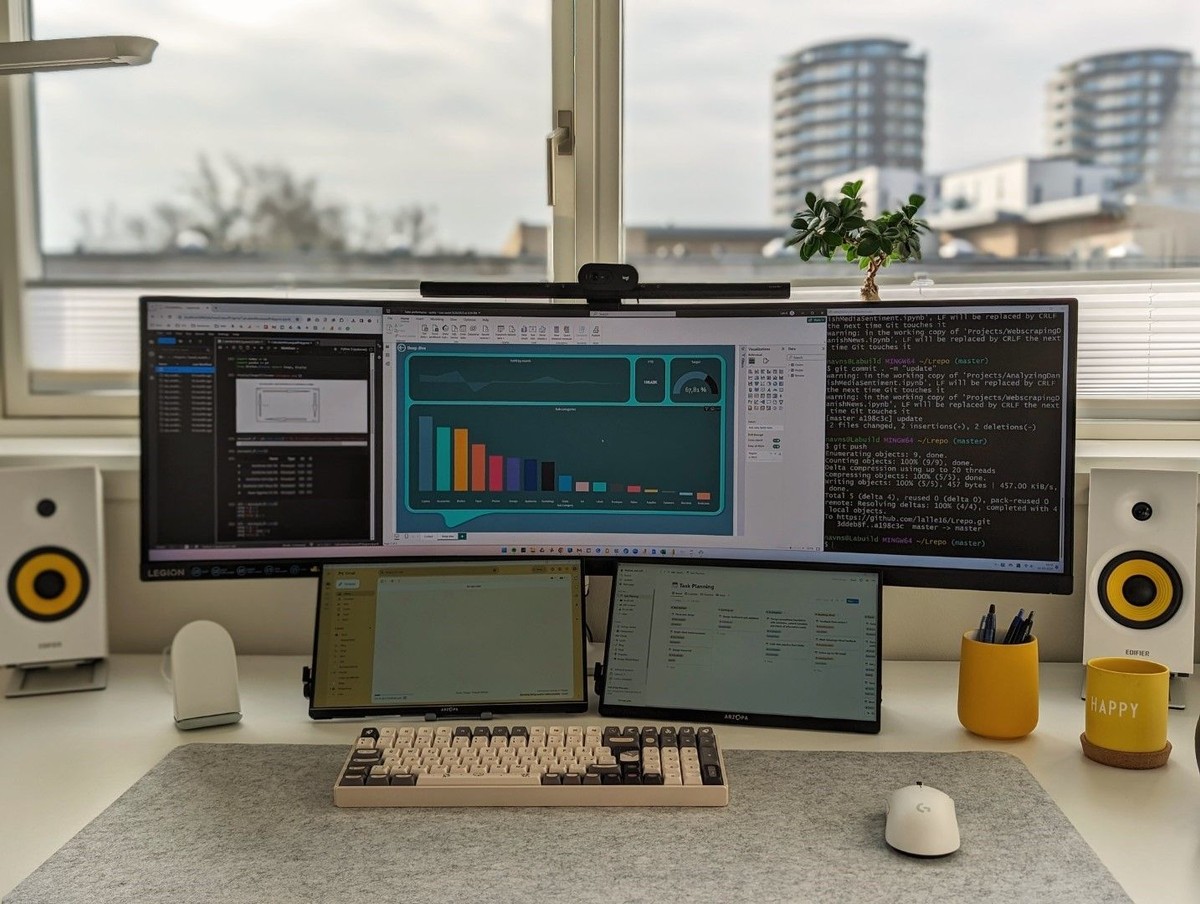 Lars's workspace — photo 4