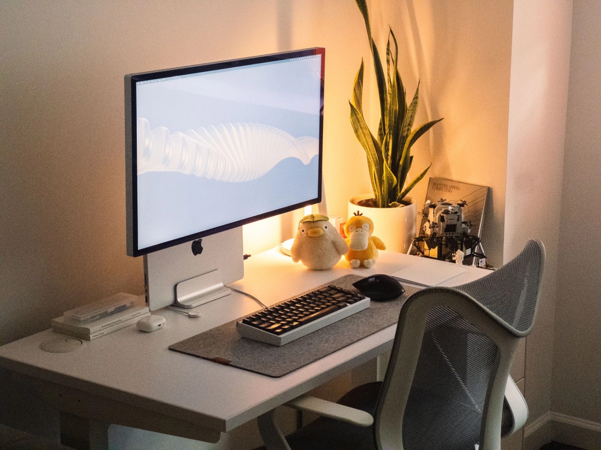 Maxime Heckel's workspace — photo 3