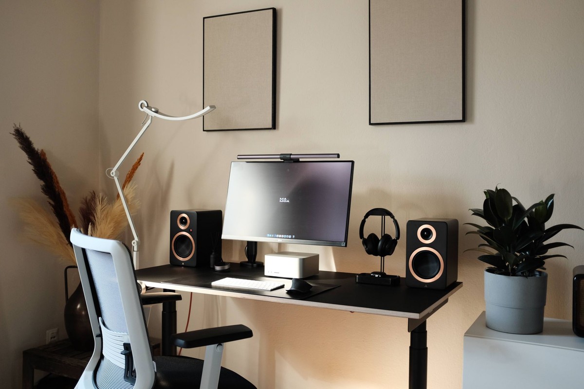 Mateus Almeida's workspace — photo 2