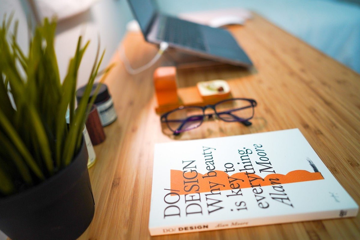 Rachel How's workspace — photo 4