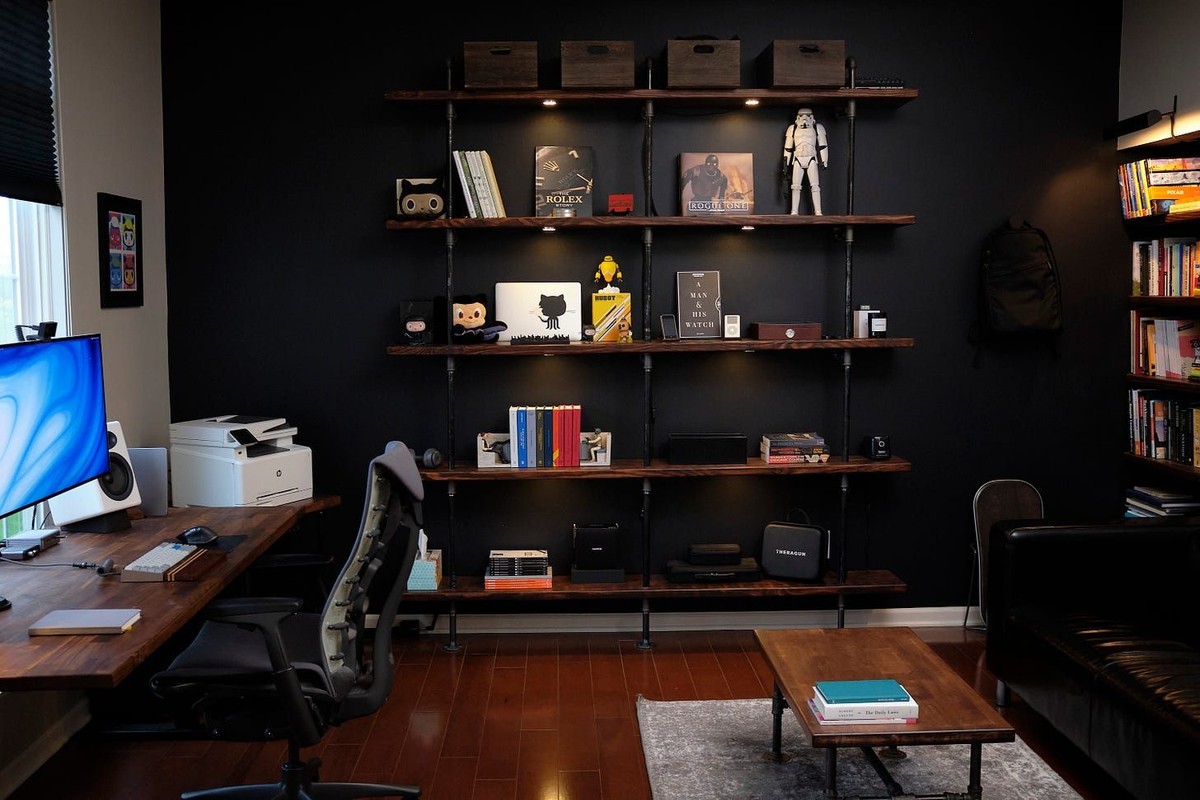 Jason Long's workspace — photo 2