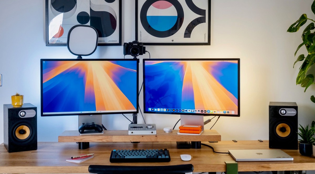 Tom Ellis's workspace — photo 2