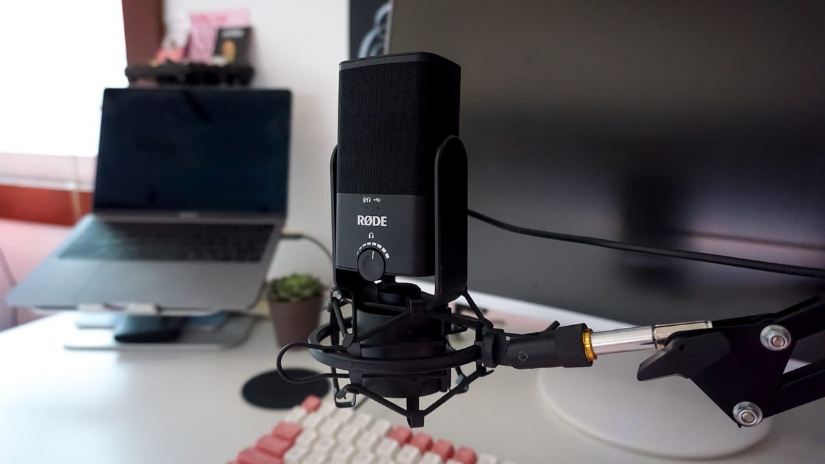 Kate Kassab's workspace — photo 4