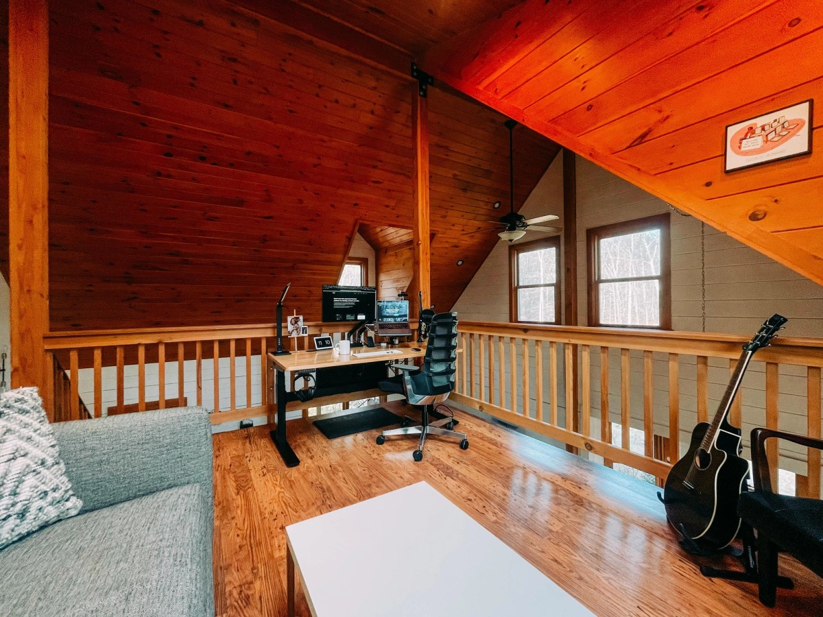 Keith Petri's workspace — photo 2