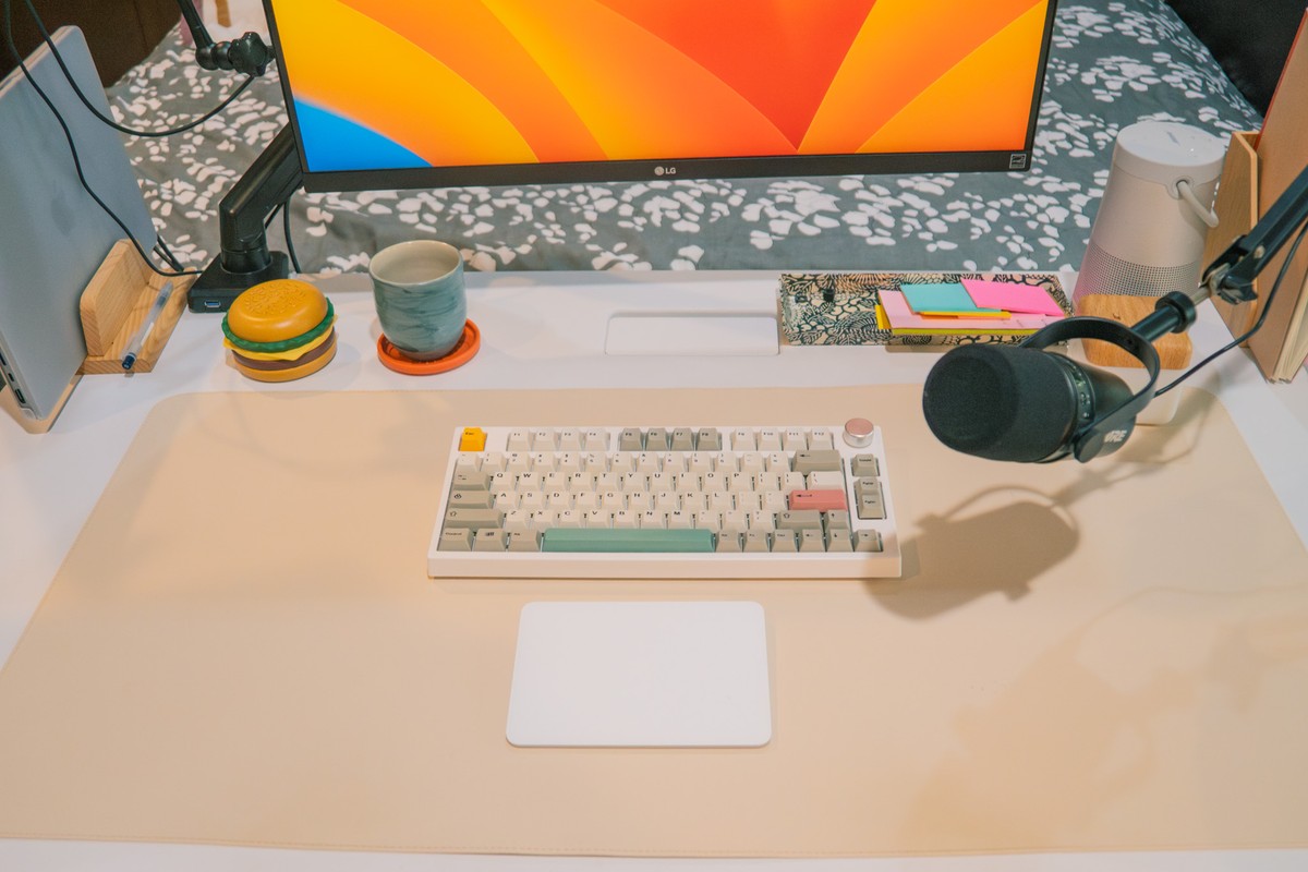 Lesley Sim's workspace — photo 3