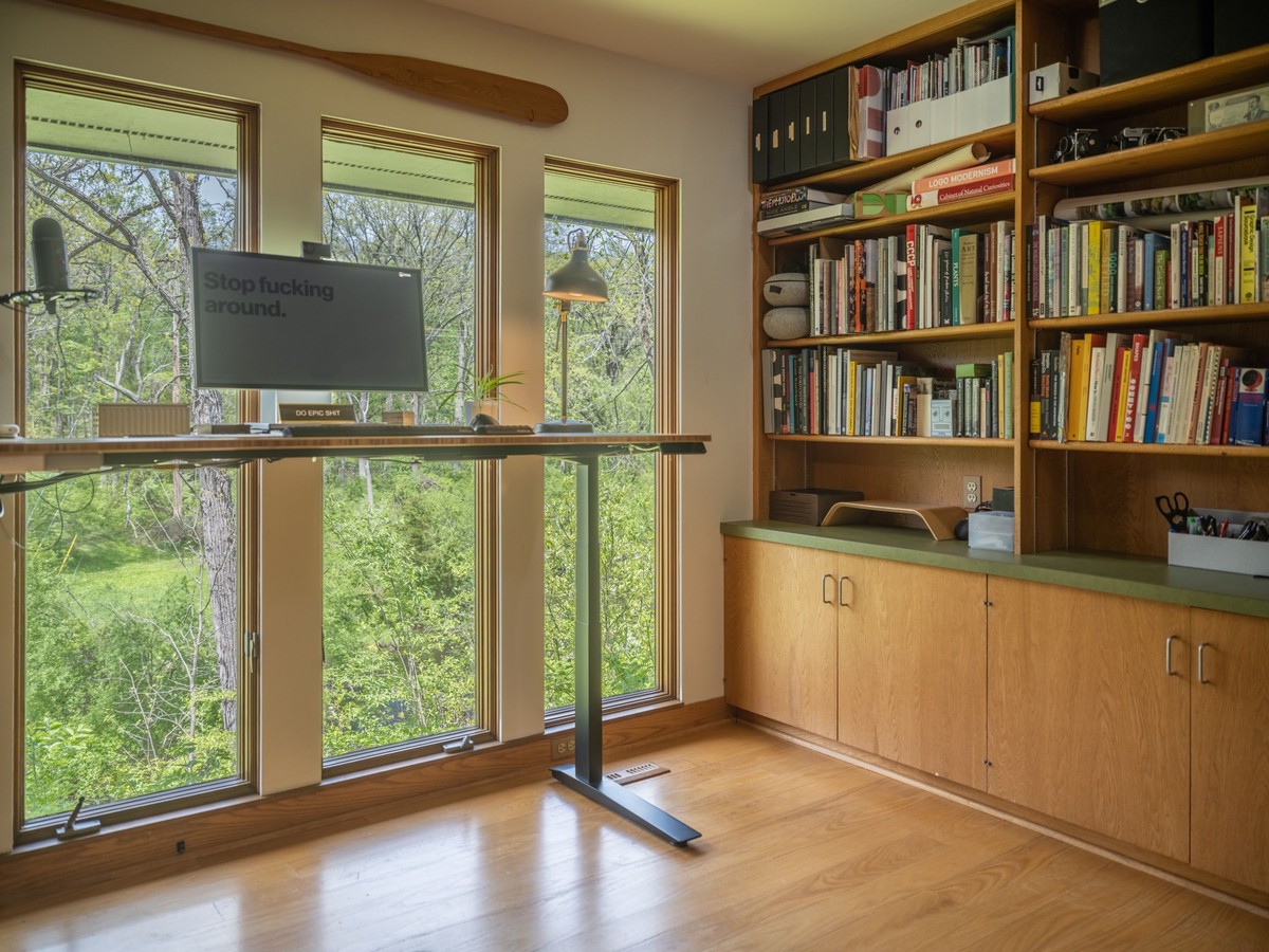 Peter Baker's workspace — photo 4