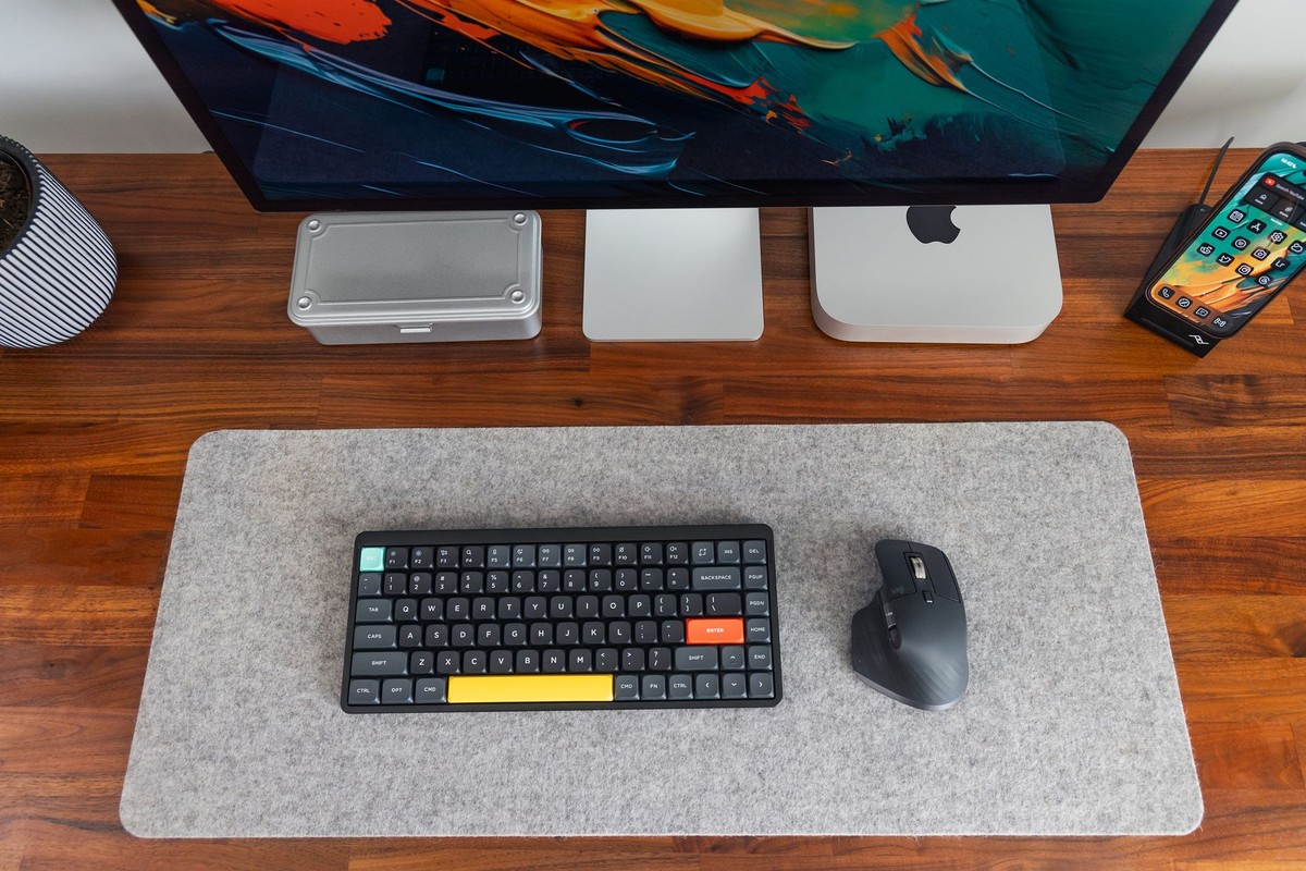Tom Eversley's workspace — photo 7