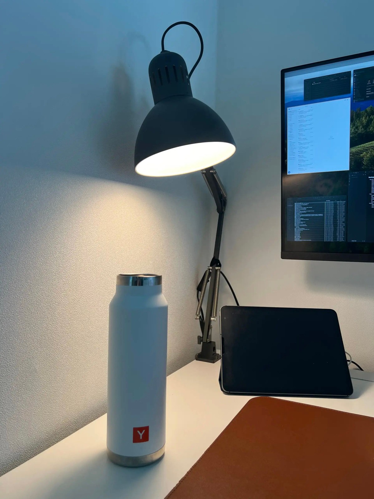 Arthur Kim's workspace — photo 3