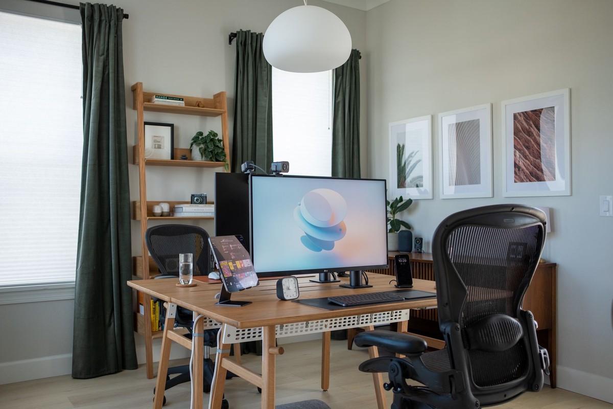 Robert Bye's workspace — photo 2