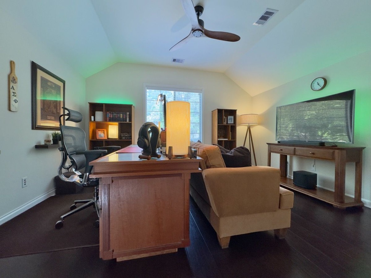 Kenneth Gudz's workspace — photo 5