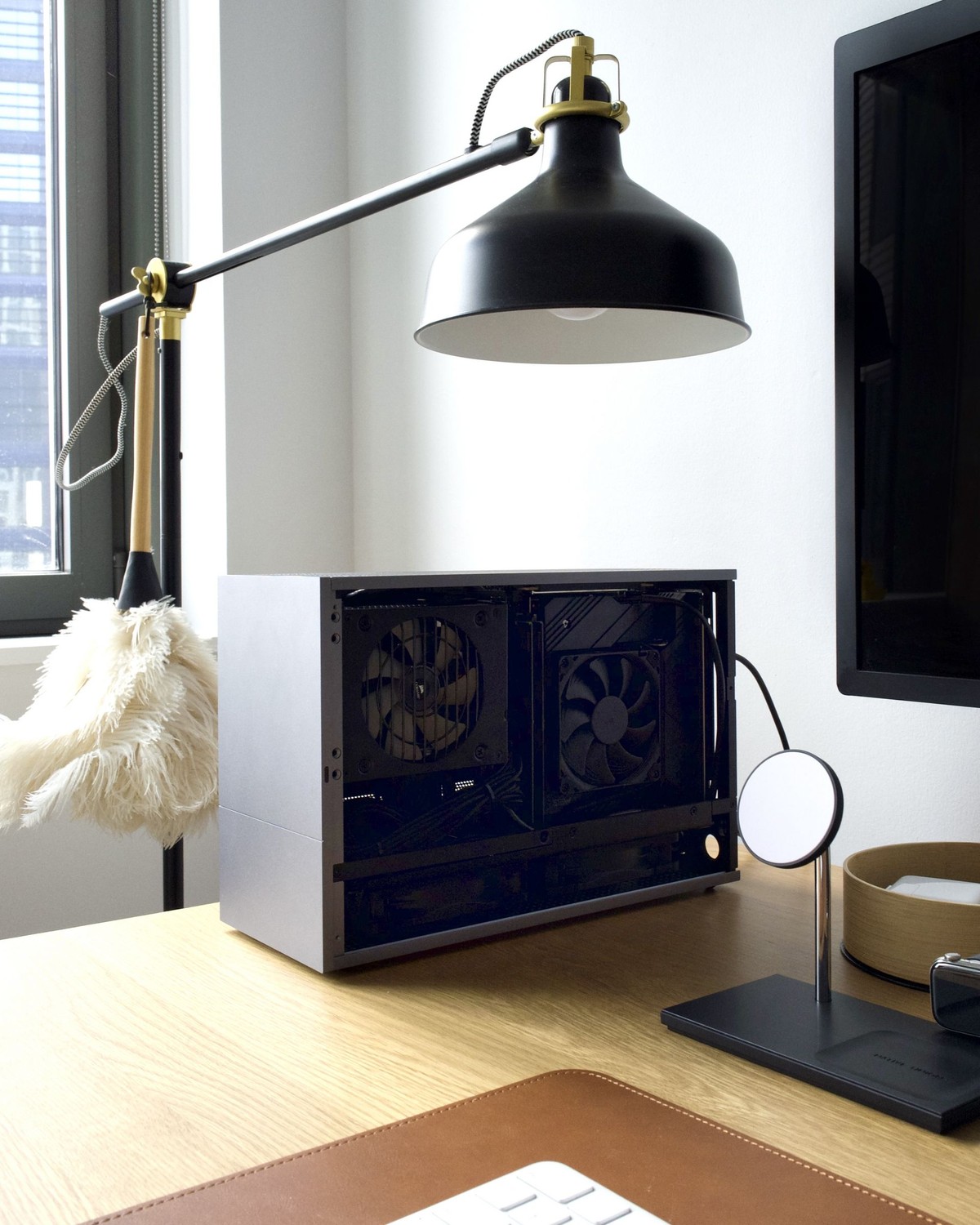 SJ Zhang's workspace — photo 2